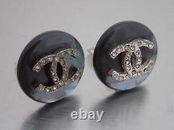 Auth CHANEL CC Logo Vintage Clip-on Round Earrings Gray/Silvertone e50110a
