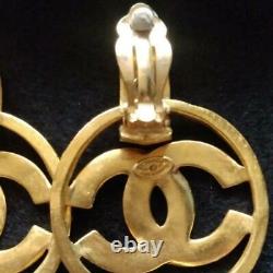 Auth CHANEL Vintage CC Logo Circle Drop Clip On Earrings Gold 1996 Used F/S