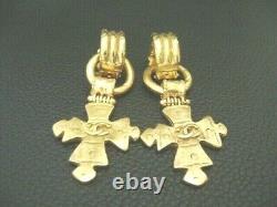 Auth Chanel Vintage Large 2-Way Gold Top with Cross Dangling Clip Earring(94P)