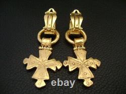 Auth Chanel Vintage Large 2-Way Gold Top with Cross Dangling Clip Earring(94P)