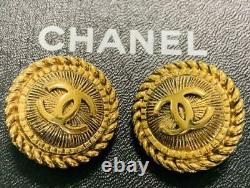 Auth Vintage CHANEL CC Logo Round Clip On Earrings Gold Used form Japan F/S