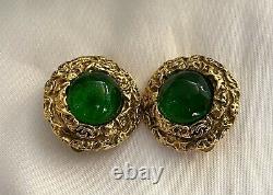 Auth Vintage CHANEL Green Gripoix Stone Round Clip On Earrings Gold