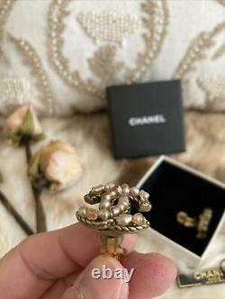 Authentic Chanel Vintage Imitation Pearl CC Logo Clip On gold Earrings CHIC