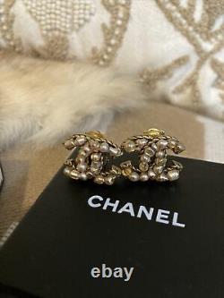Authentic Chanel Vintage Imitation Pearl CC Logo Clip On gold Earrings CHIC