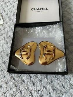 Authentic Vintage CHANEL Gold Tone Heart Shaped Earrings CC