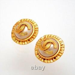 Authentic Vintage Chanel clip on earrings CC logo faux pearl round #af304