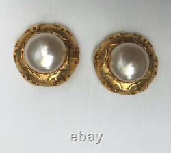 Beautiful Vintage CHANEL Faux pearl with Gold CC Logo Clip-on Earrings