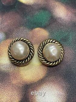 Beautiful Vintage Chanel Gold Toned with Pearl Clip-On Earrings 1