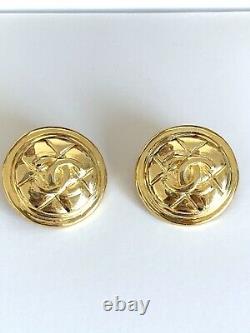 CHANEL CC Logos Matelasse Earrings Gold Clip-On France Vintage Authentic