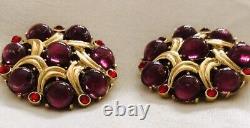 CROWN TRIFARI earrings cabochon gold tone red berry signed vintage 55-69 clip on