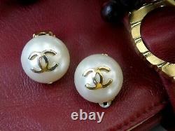 Chanel Earring Vintage Logo CC on Bead