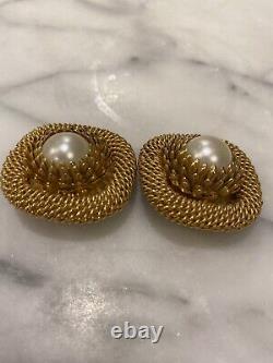 Luisa Via Roma Firenze Vintage 1980's large gold and pearl clip-on earrings