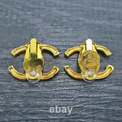 Rise-on CHANEL Gold Plated CC Logos Vintage Clip Earrings #147c