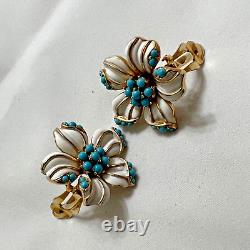 Vintage 50s 60s Trifari white enamel turquoise bead clip earrings 1.25 goldtone