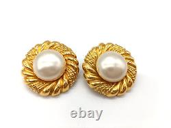 Vintage CHANEL Gold Round Pearl Clip-On Earrings Box Authentic