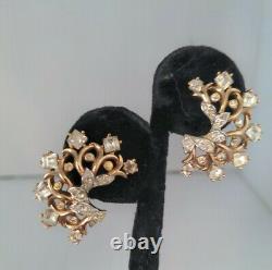 Vintage Crown Trifari Gold Tone Clip on Hug Ear Earrings