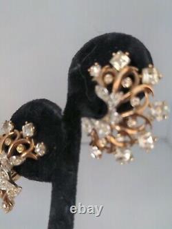 Vintage Crown Trifari Gold Tone Clip on Hug Ear Earrings