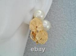 Vintage Designer Pennino Gold Tone Lilly Pad Mabe Pearl Earrings Clip Back