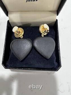 Vintage Iconic CCs Chanel Heart Clip-on Earring, made of Black Ebony