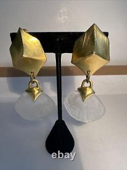 Vintage Liza O Unsigned Earrings Seashell Matte Gold Metal Clip