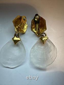 Vintage Liza O Unsigned Earrings Seashell Matte Gold Metal Clip